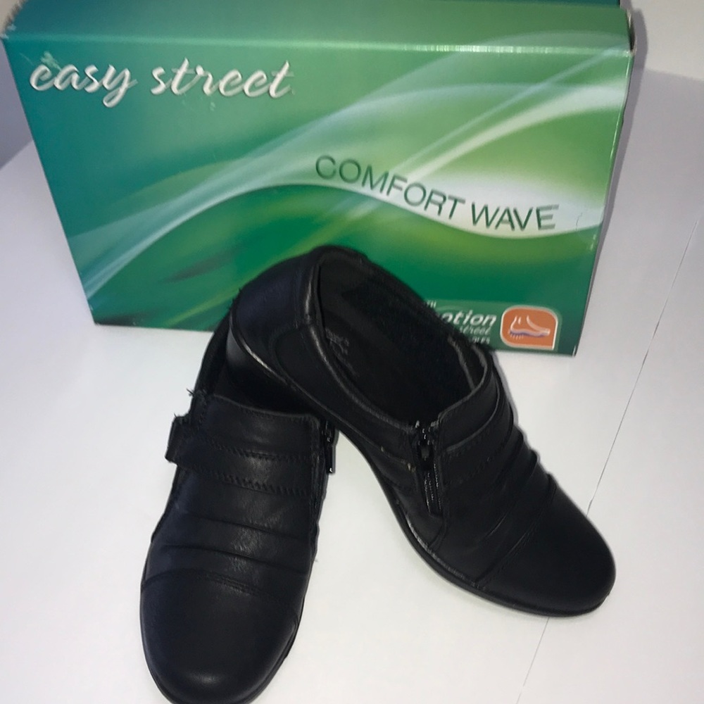 Easy street women’s Mila ankle booties black 5M